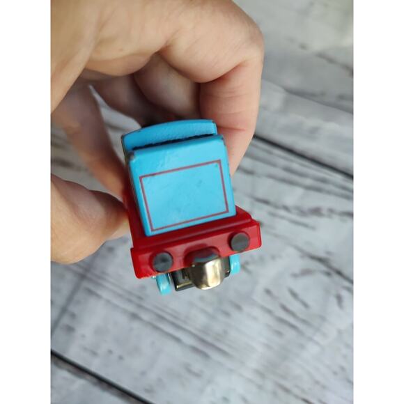 Thomas the Train Tank Engine No.1 2002 Diecast Magnetic Take N Play Train - Picture 4 of 7
